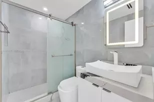 875 E 8th St, Hialeah, FL 33010 - Photo 26