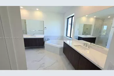 19708 NE 14th Ave, Miami, FL 33179 - Photo 12