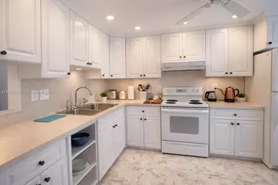 1425 Atlantic Shores Blvd #501, Hallandale Beach, FL 33009 - Photo 2