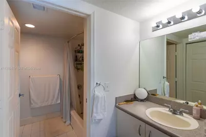 816 NW 11th St #606, Miami, FL 33136 - Photo 6