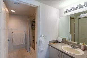 816 NW 11th St, Miami, FL 33136 - Photo 6