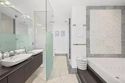 200 Biscayne Boulevard Way #5009, Miami, FL 33131 - Photo 32
