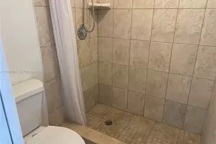 819 NE 199th St, Miami, FL 33179 - Photo 18