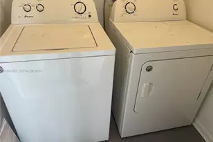 819 NE 199th St, Miami, FL 33179 - Photo 22