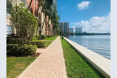 17150 N Bay Rd #2109, Sunny Isles Beach, FL 33160 - Photo 2