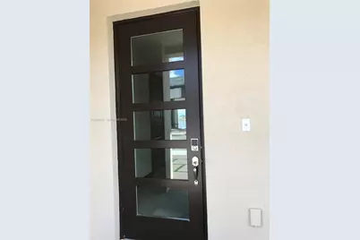 15981 NW 91 Ct, Miami Lakes, FL 33018 - Photo 2