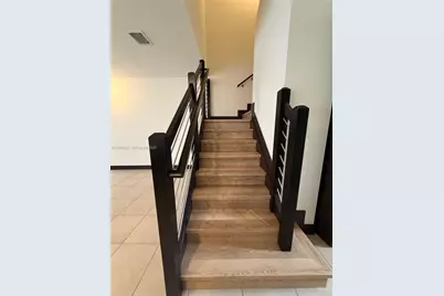 15981 NW 91 Ct, Miami Lakes, FL 33018 - Photo 6