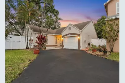 371 NW 101st Ter, Pembroke Pines, FL 33026 - Photo 1