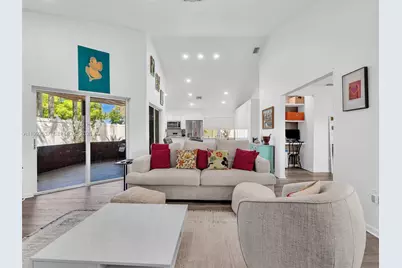 371 NW 101st Ter, Pembroke Pines, FL 33026 - Photo 4