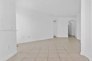 10012 NW 7th St, Miami, FL 33172 - Photo 6