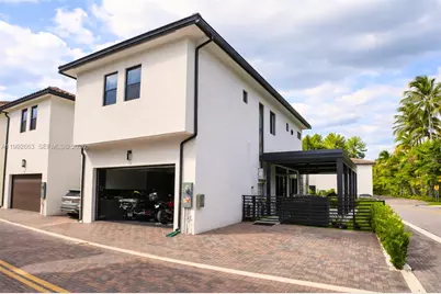 8002 NW 43rd St, Doral, FL 33166 - Photo 8