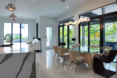 8002 NW 43rd St, Doral, FL 33166 - Photo 10