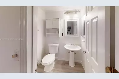 301 N Pine Island Rd #165, Plantation, FL 33324 - Photo 2