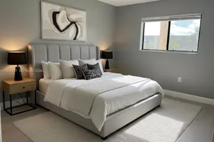 350 W Palm Cir W, Pembroke Pines, FL 33025 - Photo 2