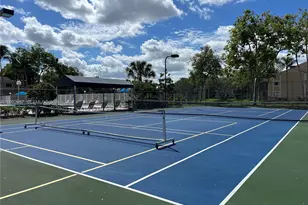 350 W Palm Cir W, Pembroke Pines, FL 33025 - Photo 6