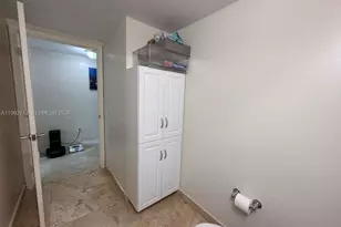 41 SE 5th St, Miami, FL 33131 - Photo 12