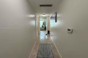 41 SE 5th St, Miami, FL 33131 - Photo 8
