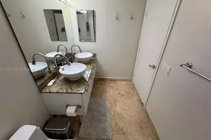 41 SE 5th St, Miami, FL 33131 - Photo 8