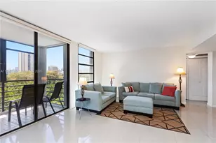 20400 W Country Club Dr, Aventura, FL 33180 - Photo 26