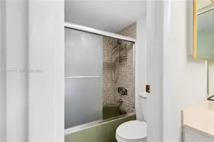 20400 W Country Club Dr, Aventura, FL 33180 - Photo 14