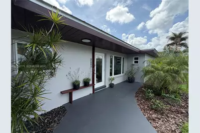 2497 NW South Manor Ave, Stuart, FL 34994 - Photo 4