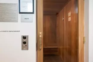 151 SE 1, Miami, FL 33131 - Photo 26