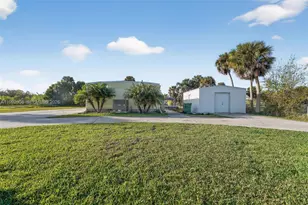 8243 Pinetree Ln, Other City - In The State Of Florida, FL 34224 - Photo 20