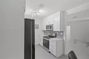 1425 NW 10th Pl, Fort Lauderdale, FL 33311 - Photo 4