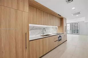 77 SE 5th St, Miami, FL 33131 - Photo 12