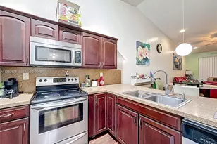 6722 NW 192nd Ln, Hialeah, FL 33015 - Photo 2