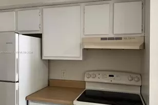 320 NE 12th Ave, Hallandale Beach, FL 33009 - Photo 4