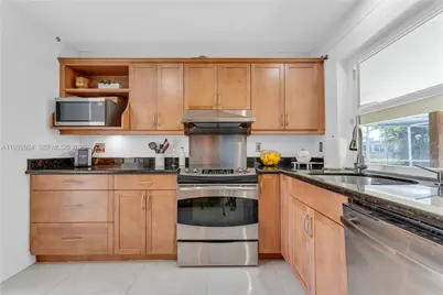 6924 NW 8th Ct, Margate, FL 33063 - Photo 14