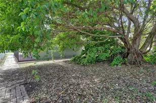 724 NW 6th St, Hallandale Beach, FL 33009 - Photo 16