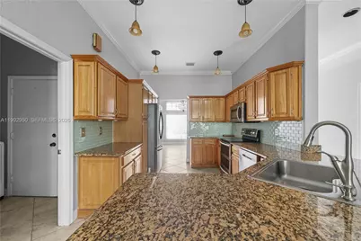 1154 NW 183rd Ter, Pembroke Pines, FL 33029 - Photo 12