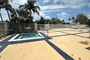 450 W Palm Cir W, Pembroke Pines, FL 33025 - Photo 24