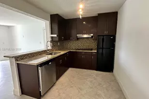 450 W Palm Cir W, Pembroke Pines, FL 33025 - Photo 10