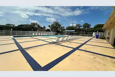 450 W Palm Cir W #207, Pembroke Pines, FL 33025 - Photo 28