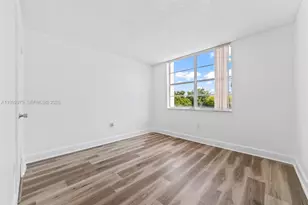 498 NW 165th St Rd, Miami, FL 33169 - Photo 10
