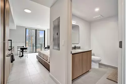 121 NE 5 #1404, Miami, FL 33132 - Photo 2