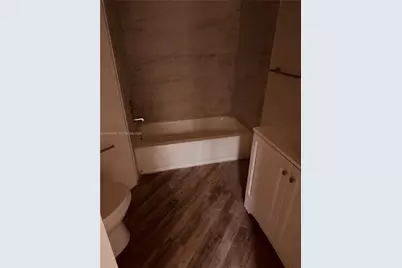 211 Lake Pointe Dr #110, Oakland Park, FL 33309 - Photo 8