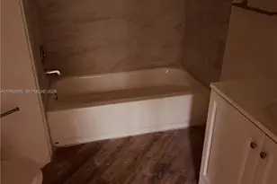 211 Lake Pointe Dr, Oakland Park, FL 33309 - Photo 8