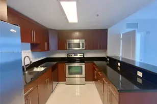 170 SE 14th St, Miami, FL 33131 - Photo 2