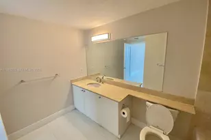 170 SE 14th St, Miami, FL 33131 - Photo 20