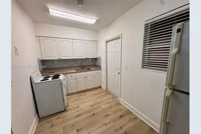 2240 NE 171st St #8, North Miami Beach, FL 33160 - Photo 4