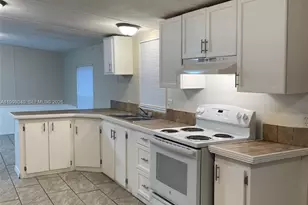 8638 Gibson Oaks Dr, Lakeland, FL 33809 - Photo 6