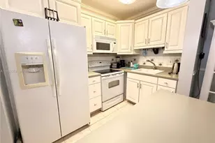 1520 McKinley St, Hollywood, FL 33020 - Photo 8