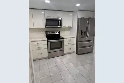 10000 NW 9th St Cir #11, Miami, FL 33172 - Photo 4