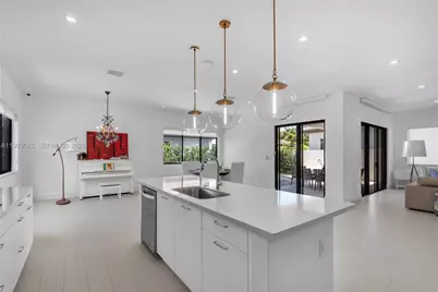 8019 NW 46th Ter, Doral, FL 33166 - Photo 4