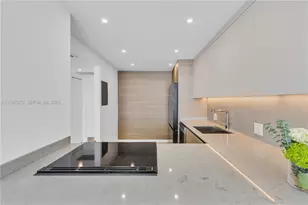 20100 W Country Club Dr, Aventura, FL 33180 - Photo 4