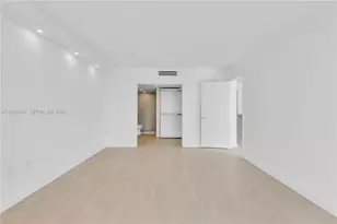 20100 W Country Club Dr, Aventura, FL 33180 - Photo 26